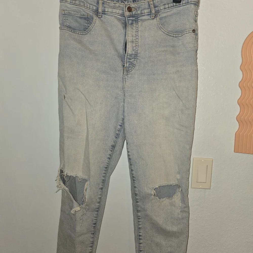 Express Light Blue Distressed Jeans - Picture 1 of 3